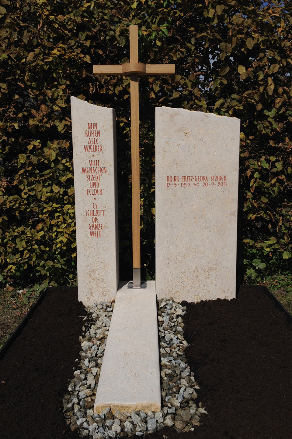 00_Grabmal Eichenkreuz mit Jura Kalk_960x1440