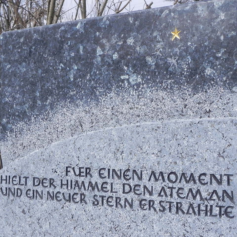 00a_Grabmal Kleinhelfendorf_960x960